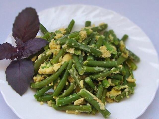 Фасоль стручковая с яйцом