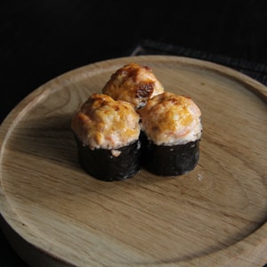 Запечённый с кальмаром 8 шт