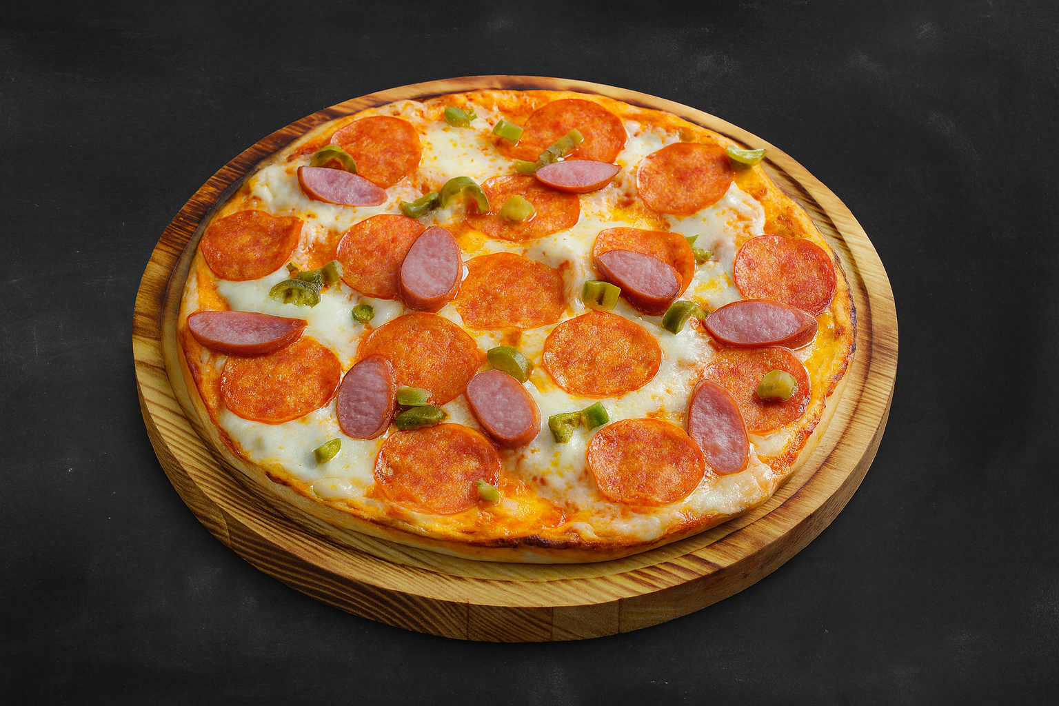 ТОРТИЛЬЯ С СЫРОМ, КОПЧЕНЫМИ КОЛБАСКАМИ И ХАЛАПЕНЬО