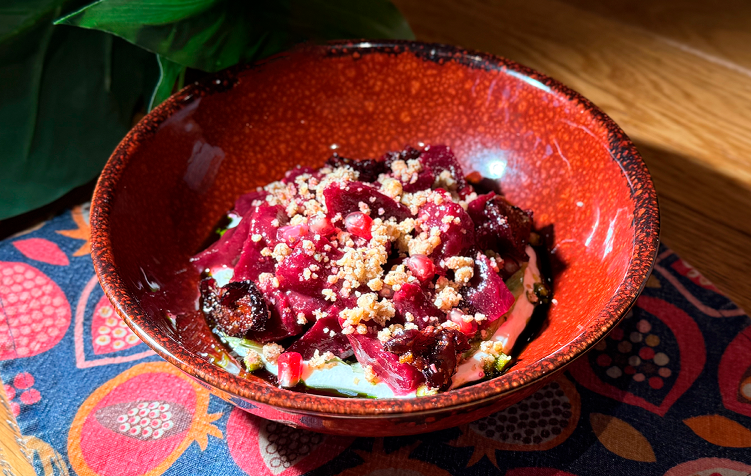 Салат из печёной свёклы с вяленой сливой, поздним ткемали  копченым кремом