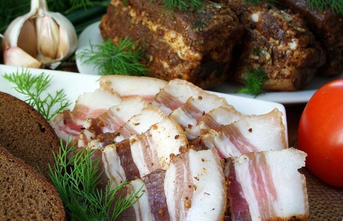 ГРУДИНКА КАБАНА КОПЧЕНАЯ