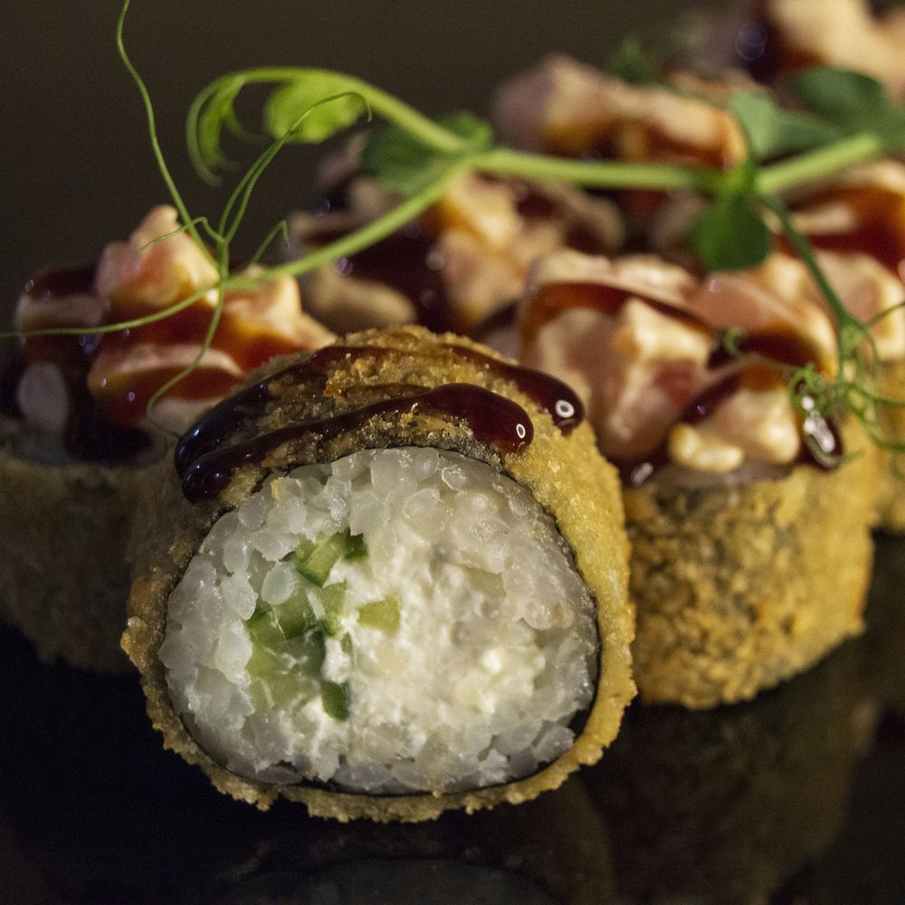 Жареная сборка с лососем 8 шт