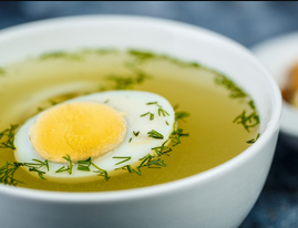 Бульон куриный с яйцом
