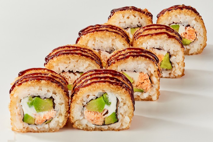 Горячий ролл с Лососем и Авокадо