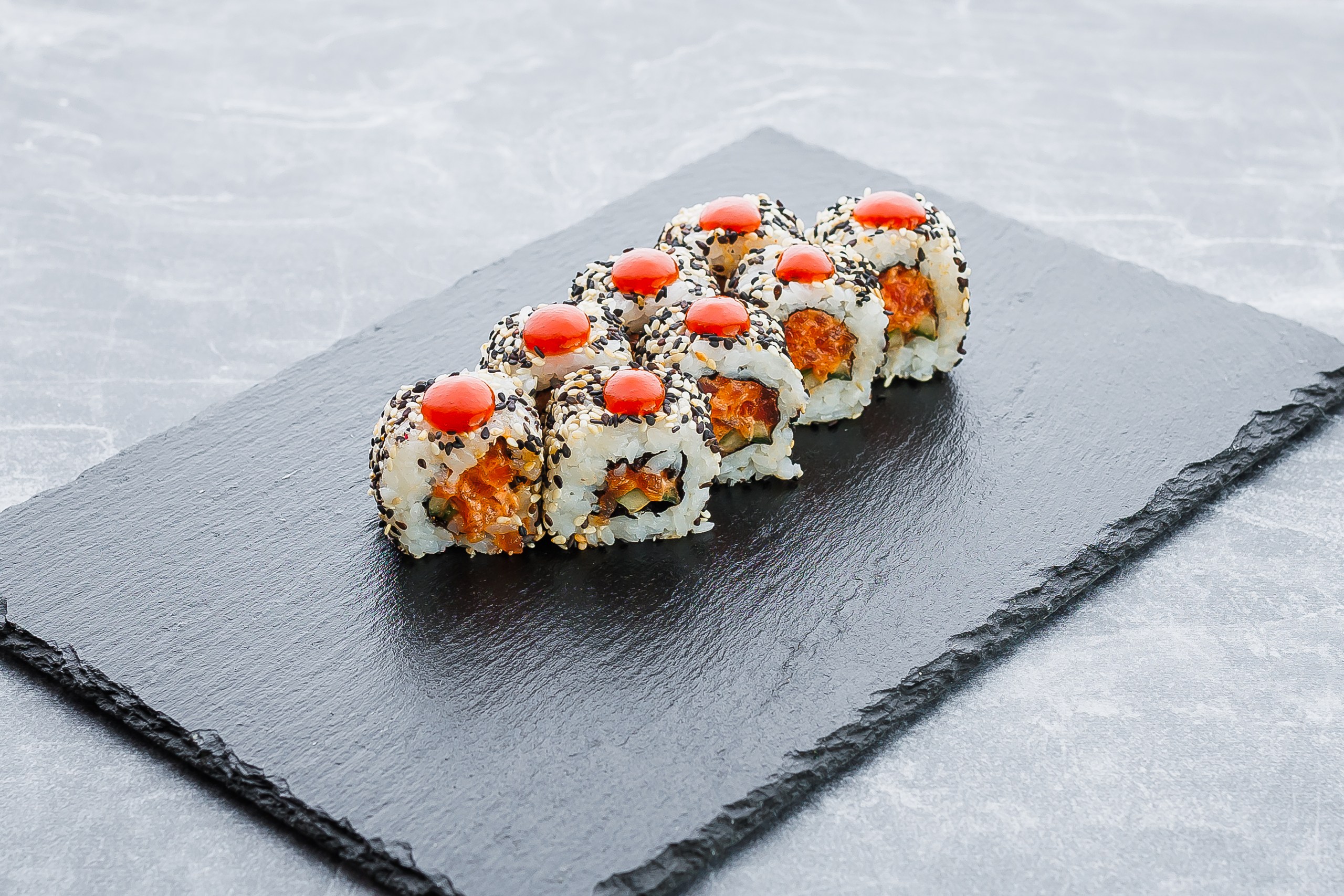 Острый ролл с тунцом