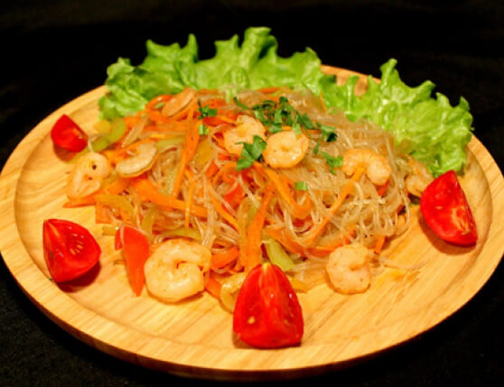 Фунчоза с креветками и овощами