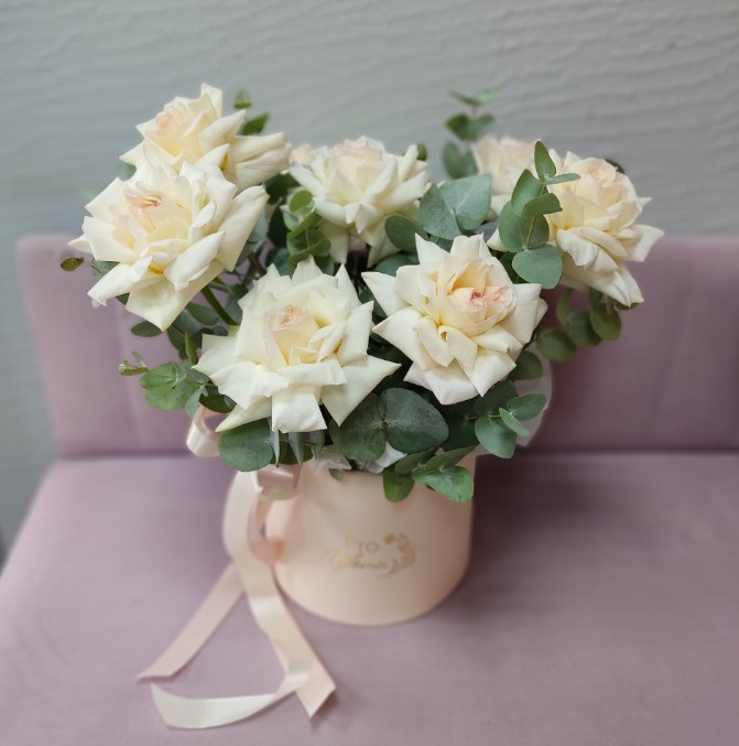 Коробка с французскими розами (9шт)