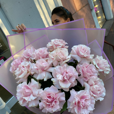 Букет из пудровых ажурных роз - 15 шт