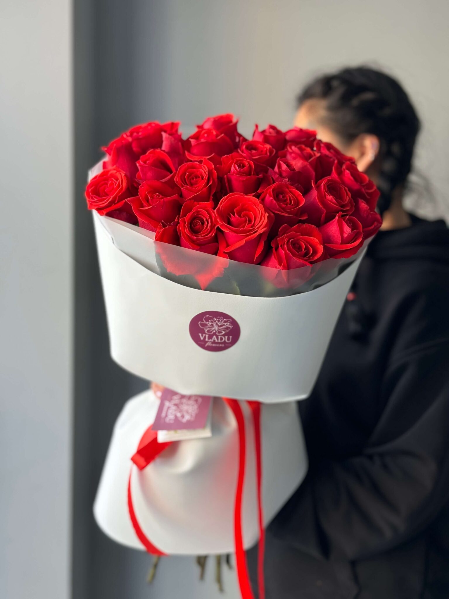 Букет из роз Нина в оформлении