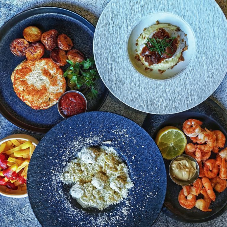 *Семейный обед