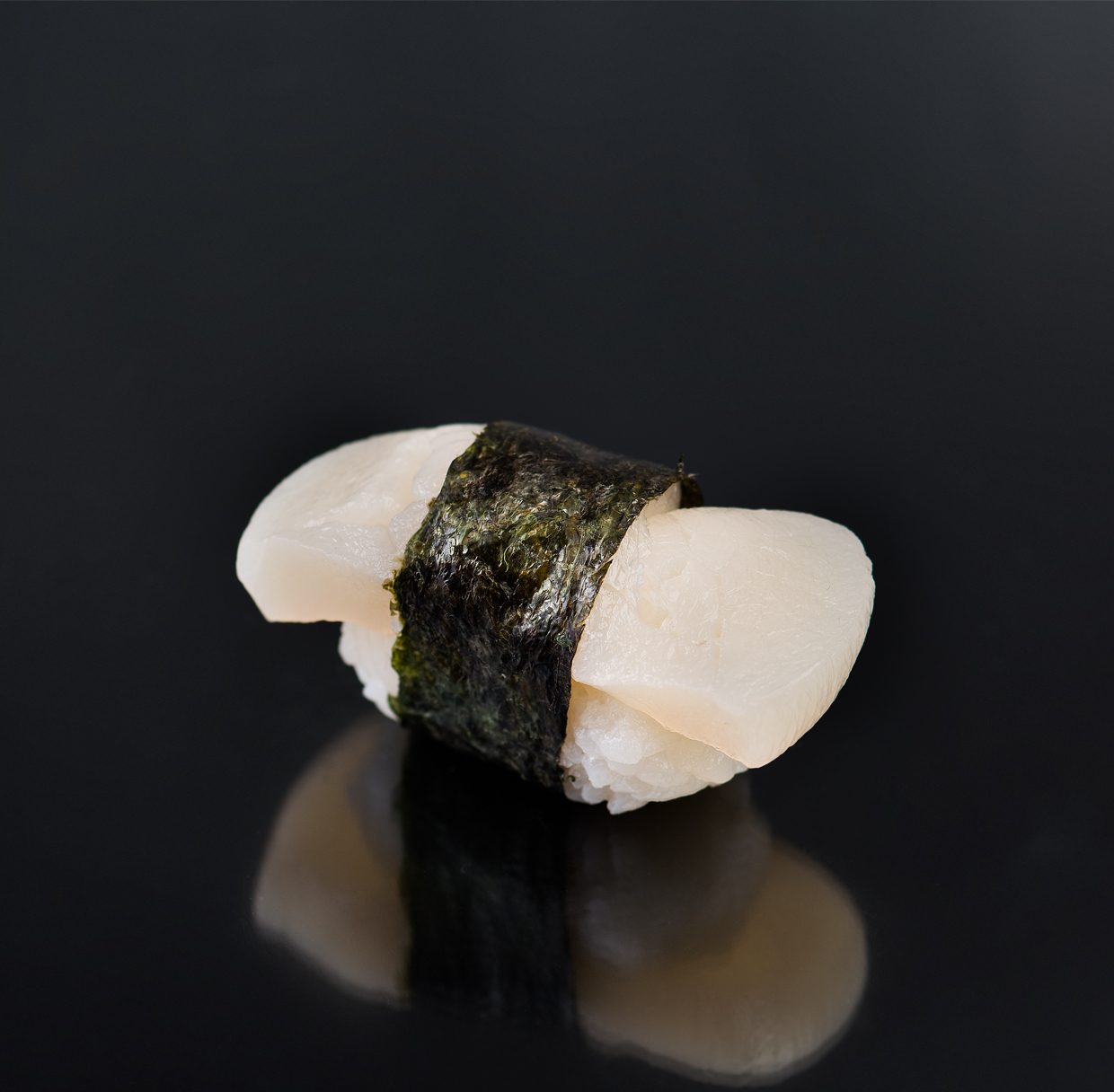 Суши с морским гребешком