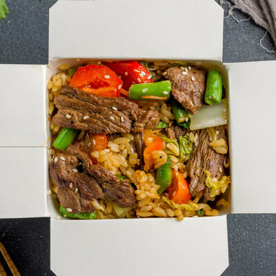 Wok острый с говядиной и рисом