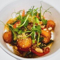Хрустящие креветки с овощами и орехами 280г