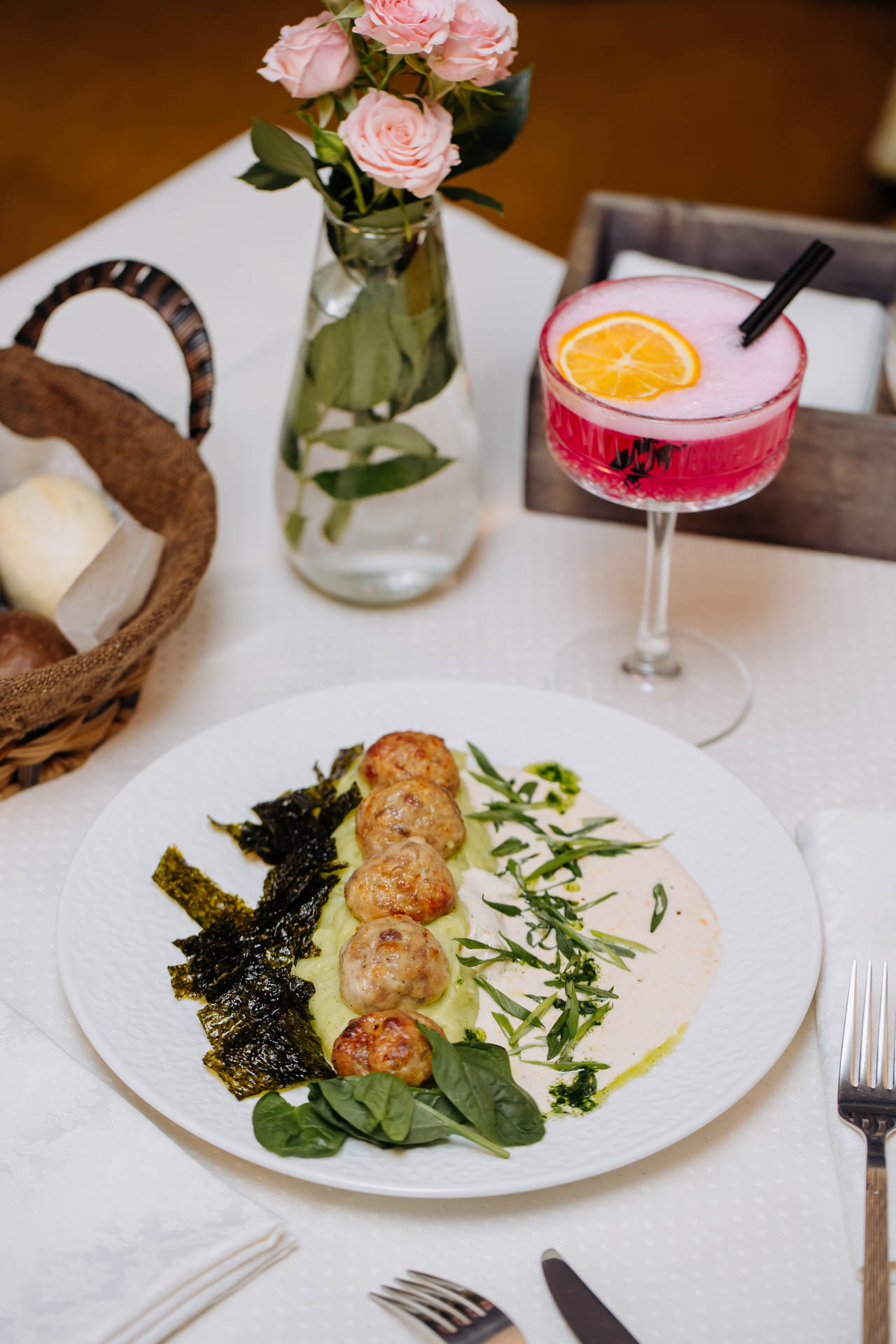 Котлетки из индейки с картофельным пюре со шпинатом