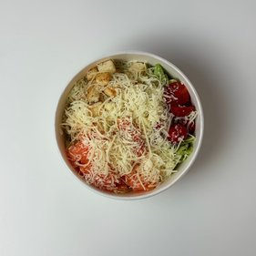 Салат цезарь с лососем