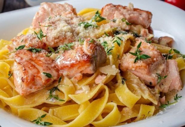 Фетучини с лососем