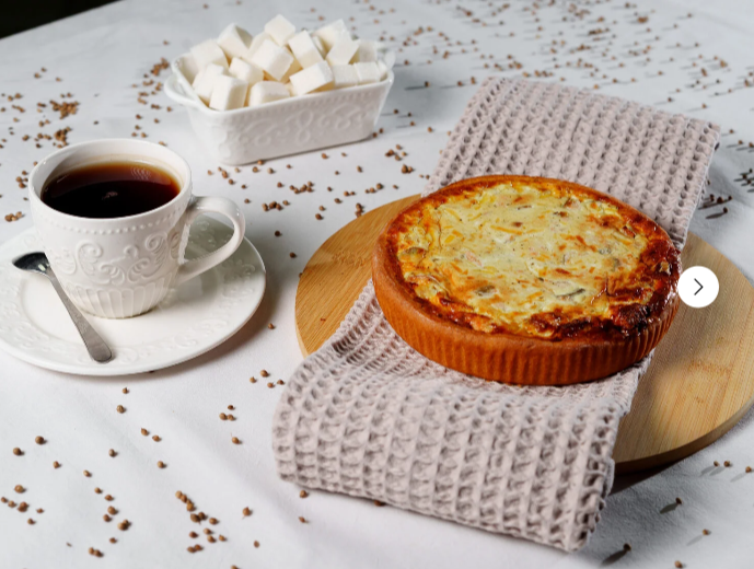 Киш с красной рыбкой и рисом