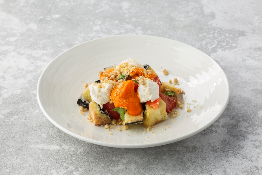 Теплый салат с баклажаном