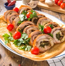 Рулет из курицы с белыми грибами