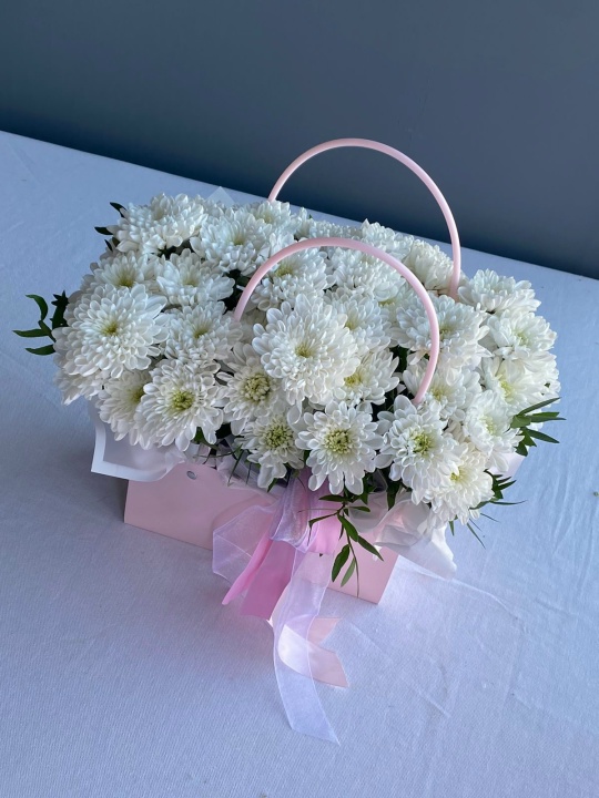 Сумочка с белыми хризантемами