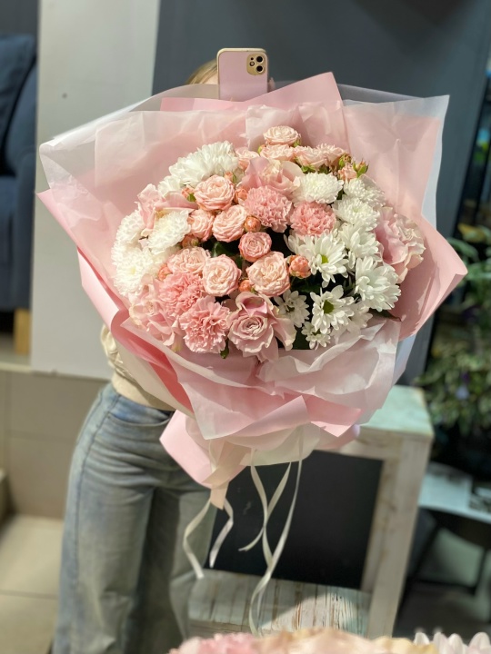 Воздушный нежно-розовый букет с французской розой