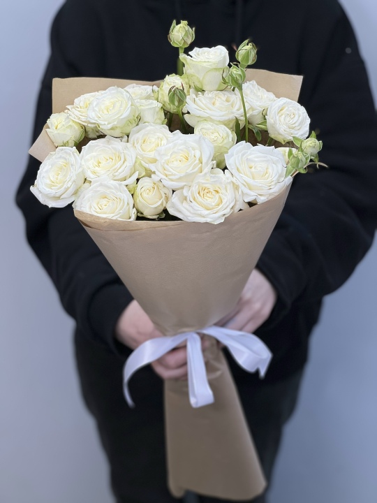 Кустовые розы в крафте