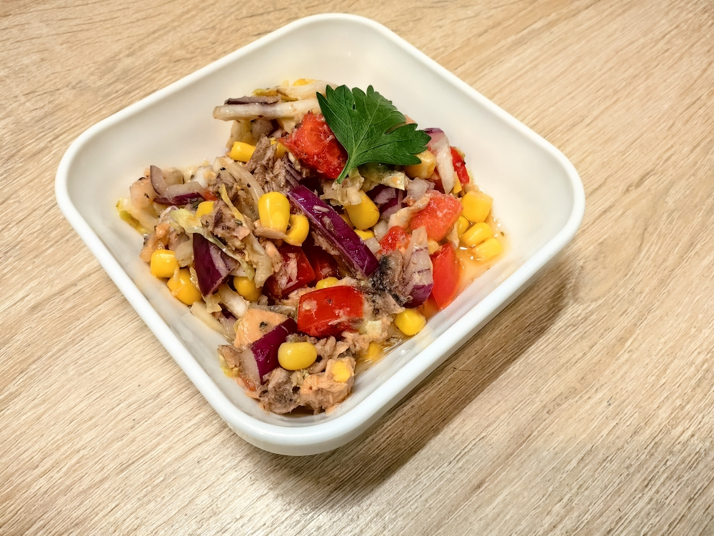 Салат с тунцом и овощами