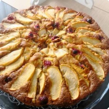 Шарлотка с яблоками