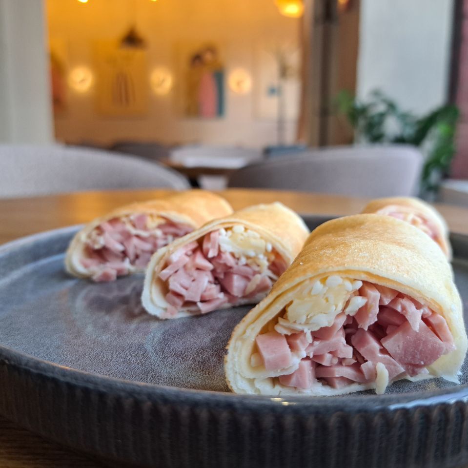 Блинчики с ветчиной и сыром