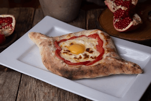 Аджарули с сыром и помидорами
