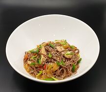 Вок с курицей и карри соусом