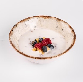 Гранола с мацони и ягодами