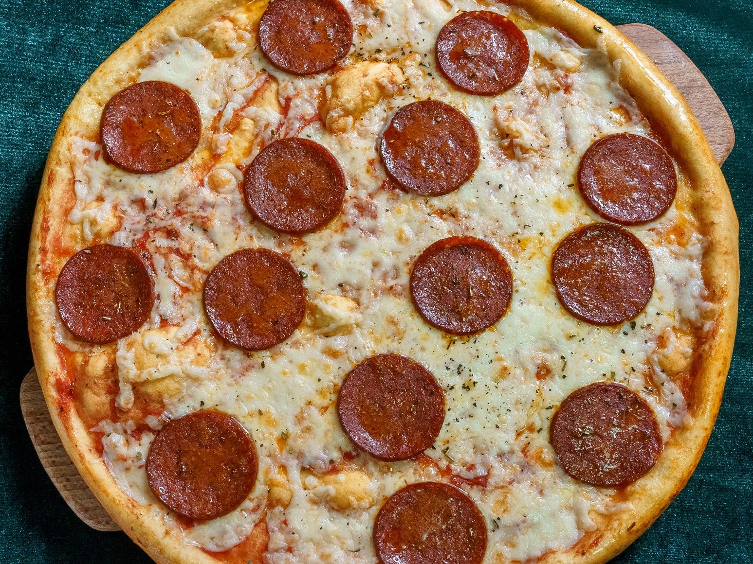 Пицца "Пепперони" класс.тесто 25 см.