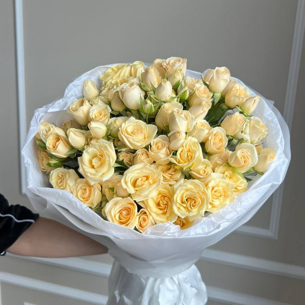 Моно букеты из кустовых роз (предзаказ)