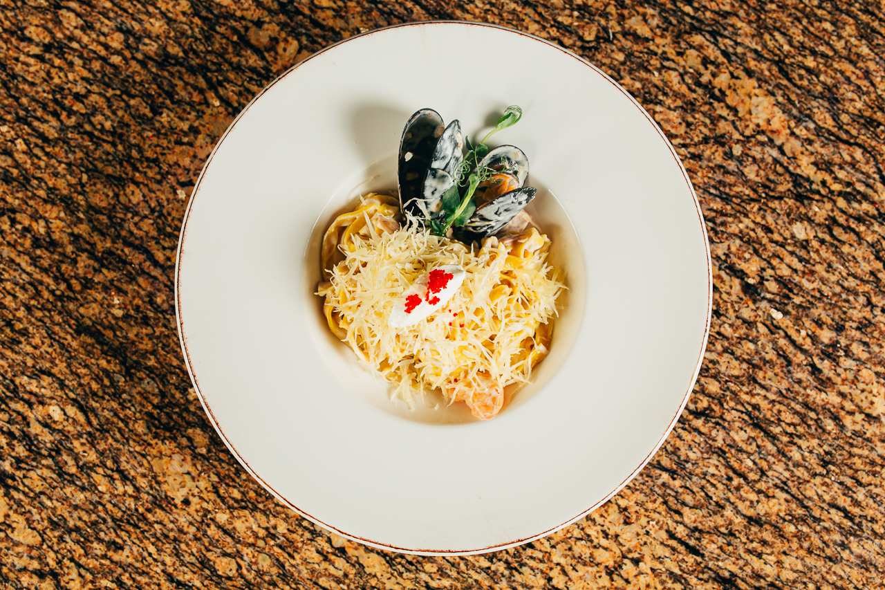 Паста с морепродуктами, овощами+кремчиз