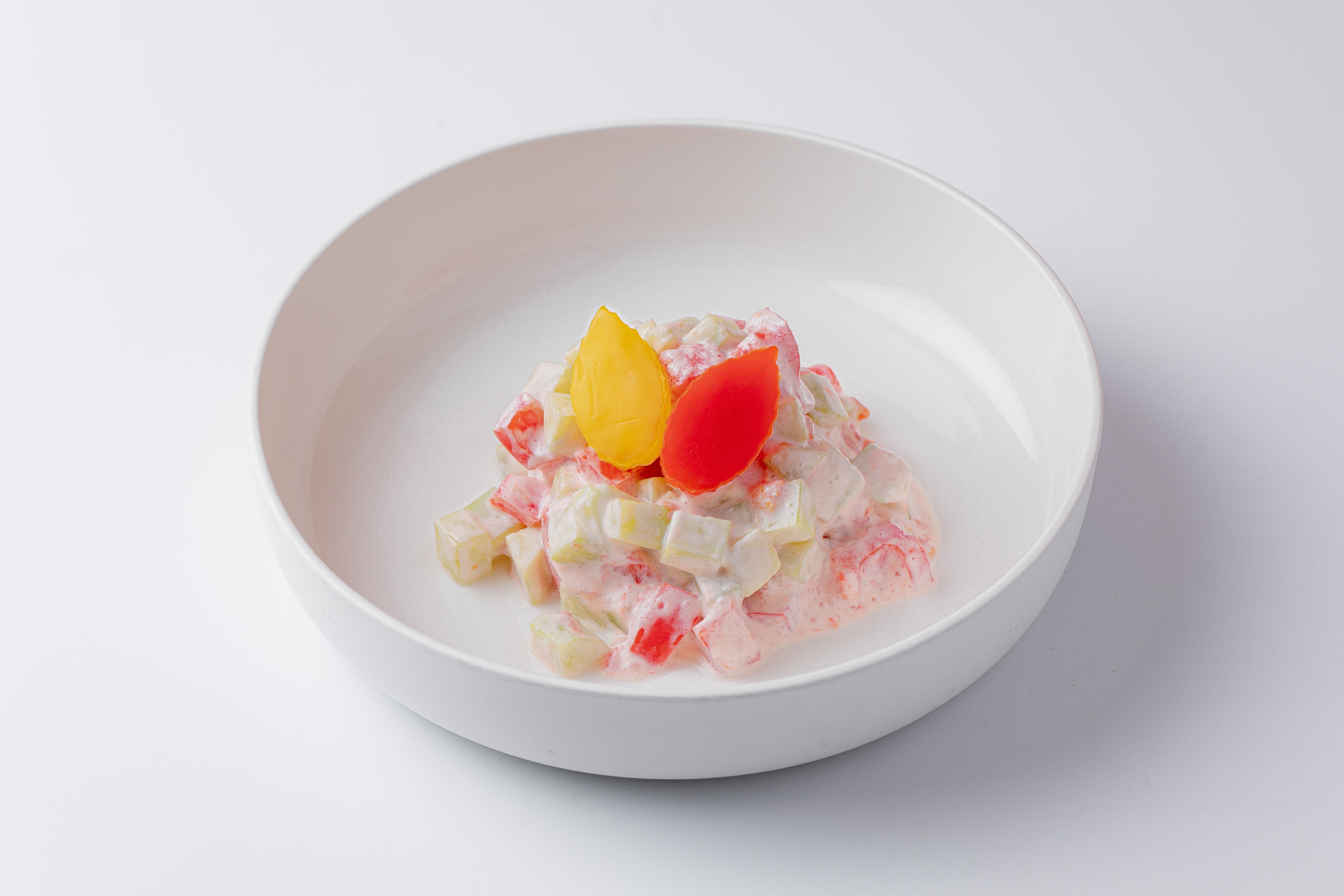 Салат из свежих овощей со сметаной