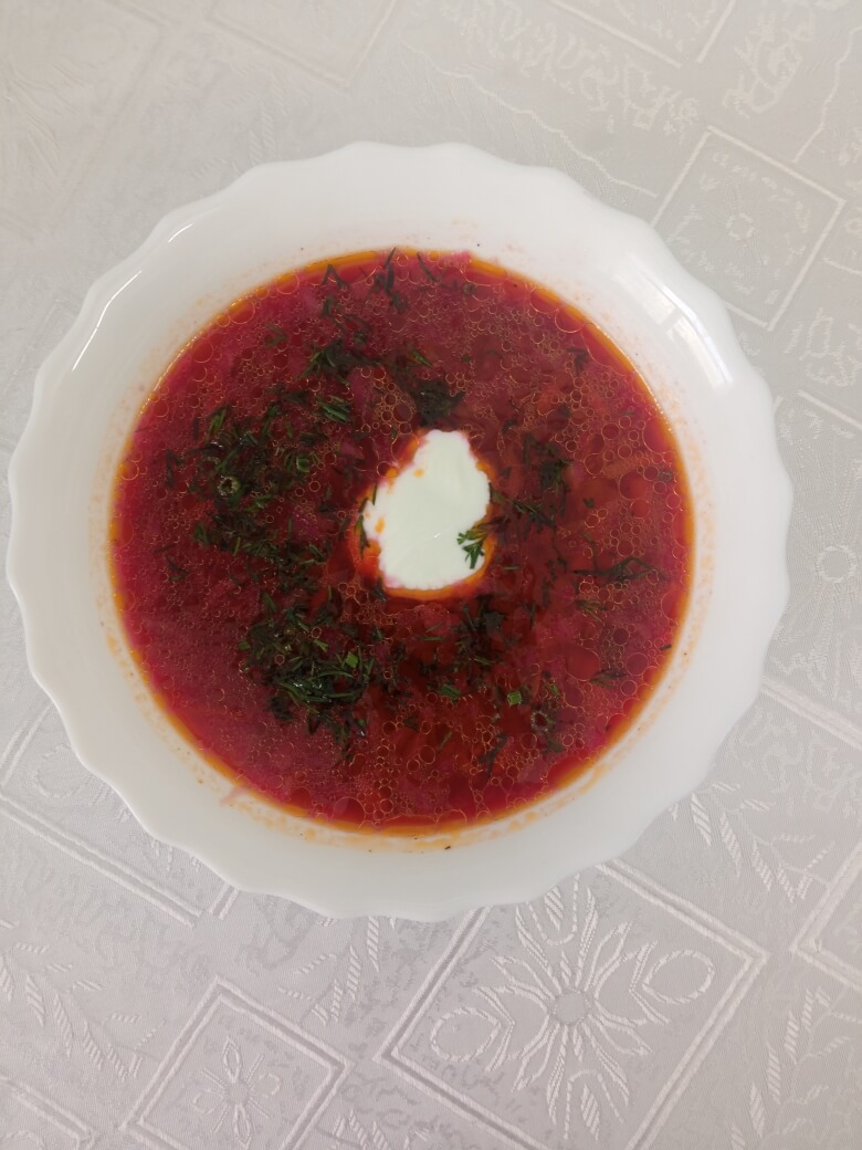 Борщ с говядиной со сметаной