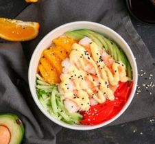 Поке с креветками с соусом спайси 