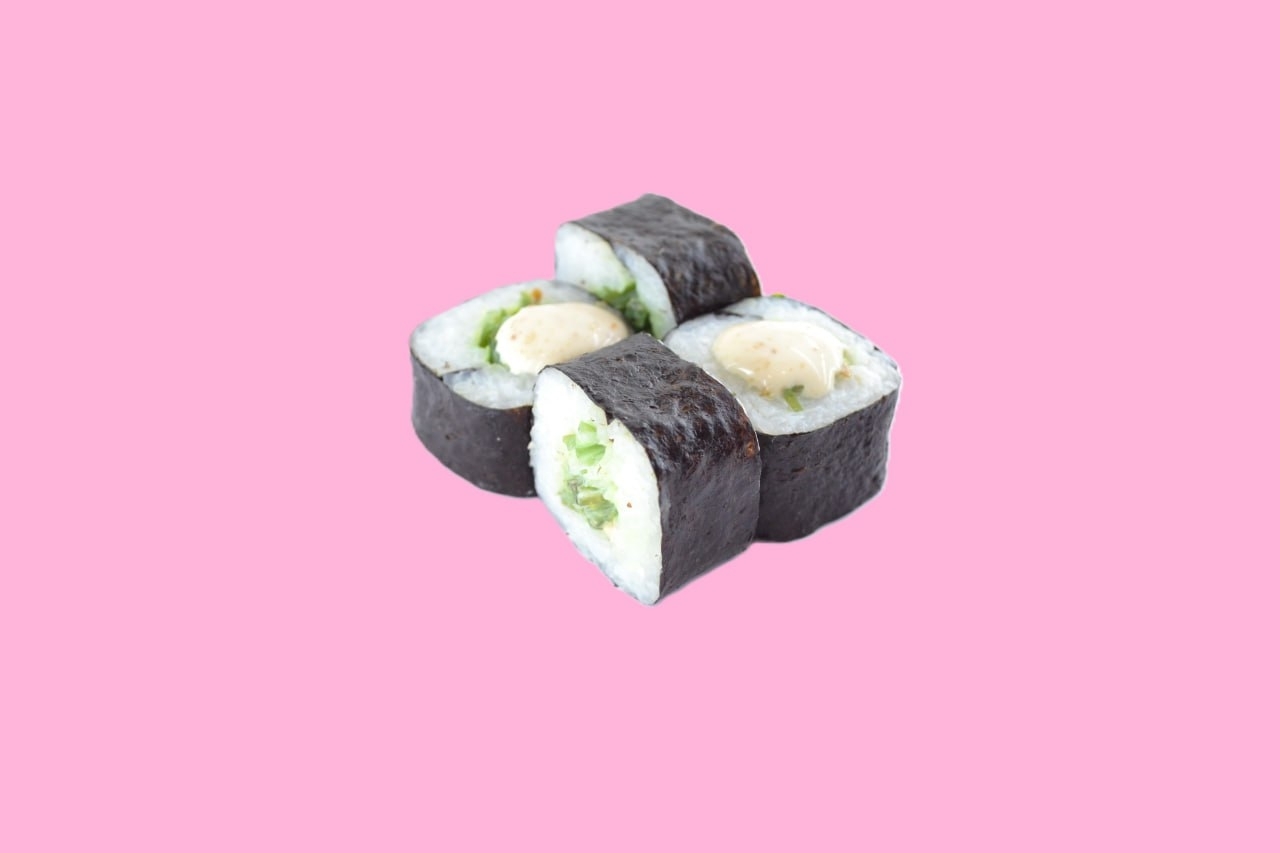 Маки Чука с ореховым соусом