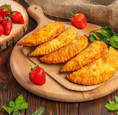 Миничебуреки с персиком