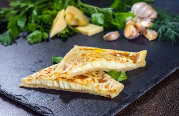 Блин с сыром и чесноком