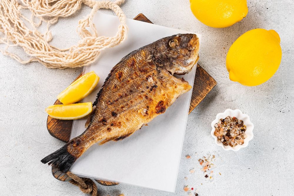 Дорадо на углях (целая рыба)