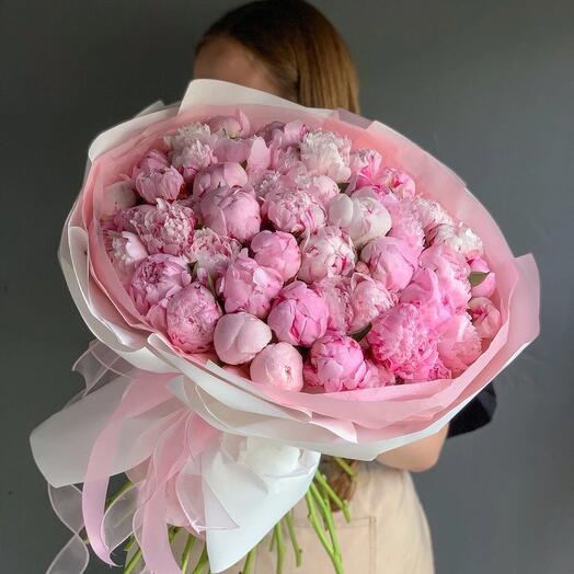 37 пионов большой ароматный букет