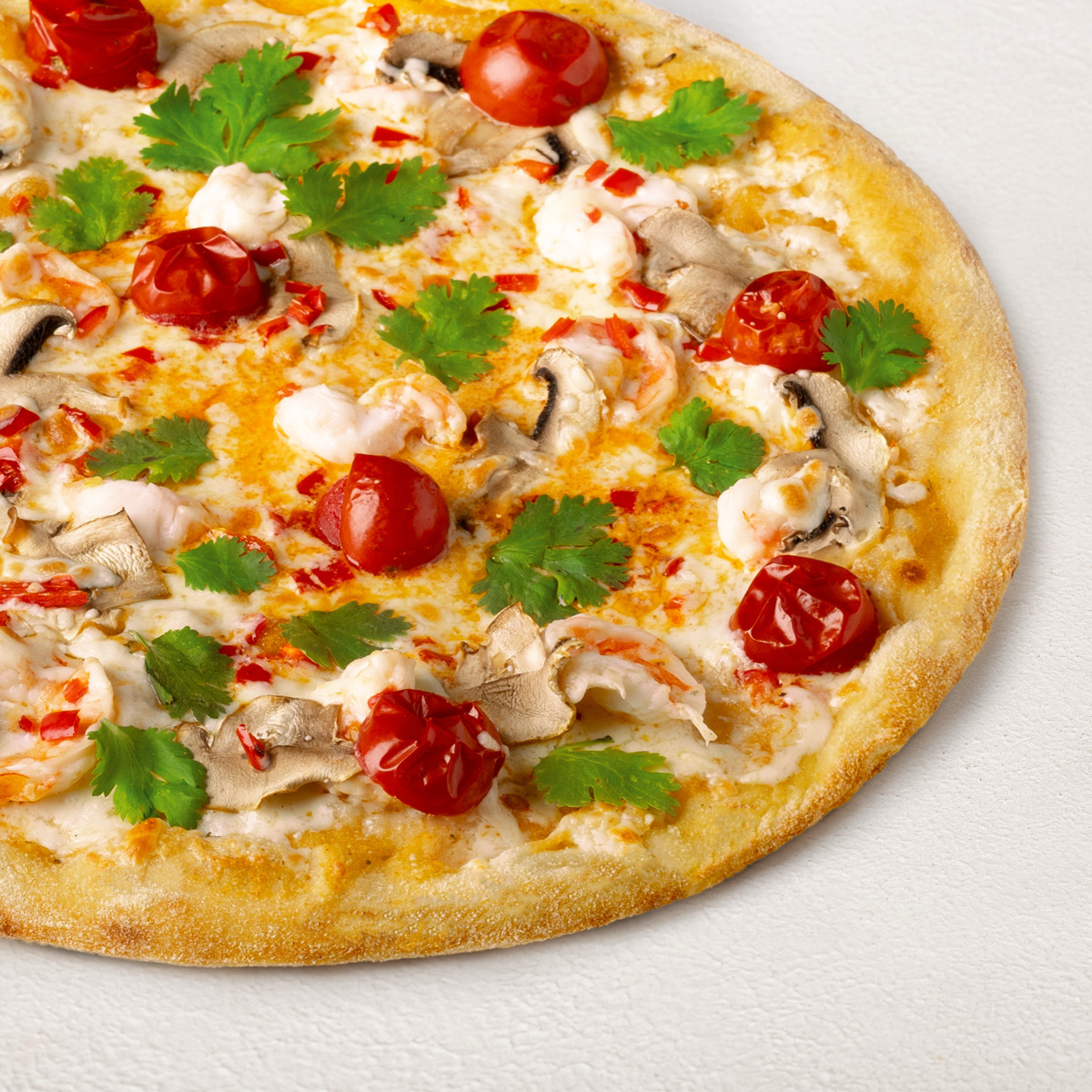 Том ям с креветками на тонком тесте 25 см