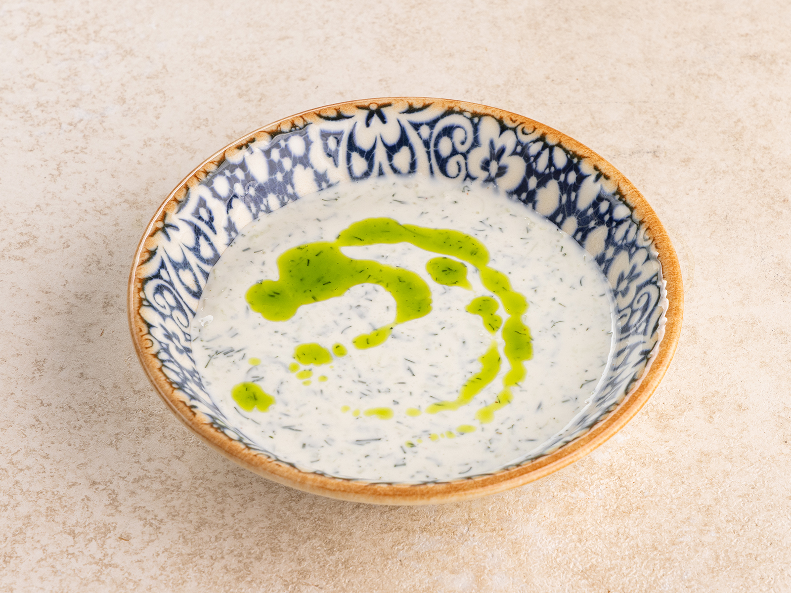 Йогуртовая намазка с огурцом и мятой