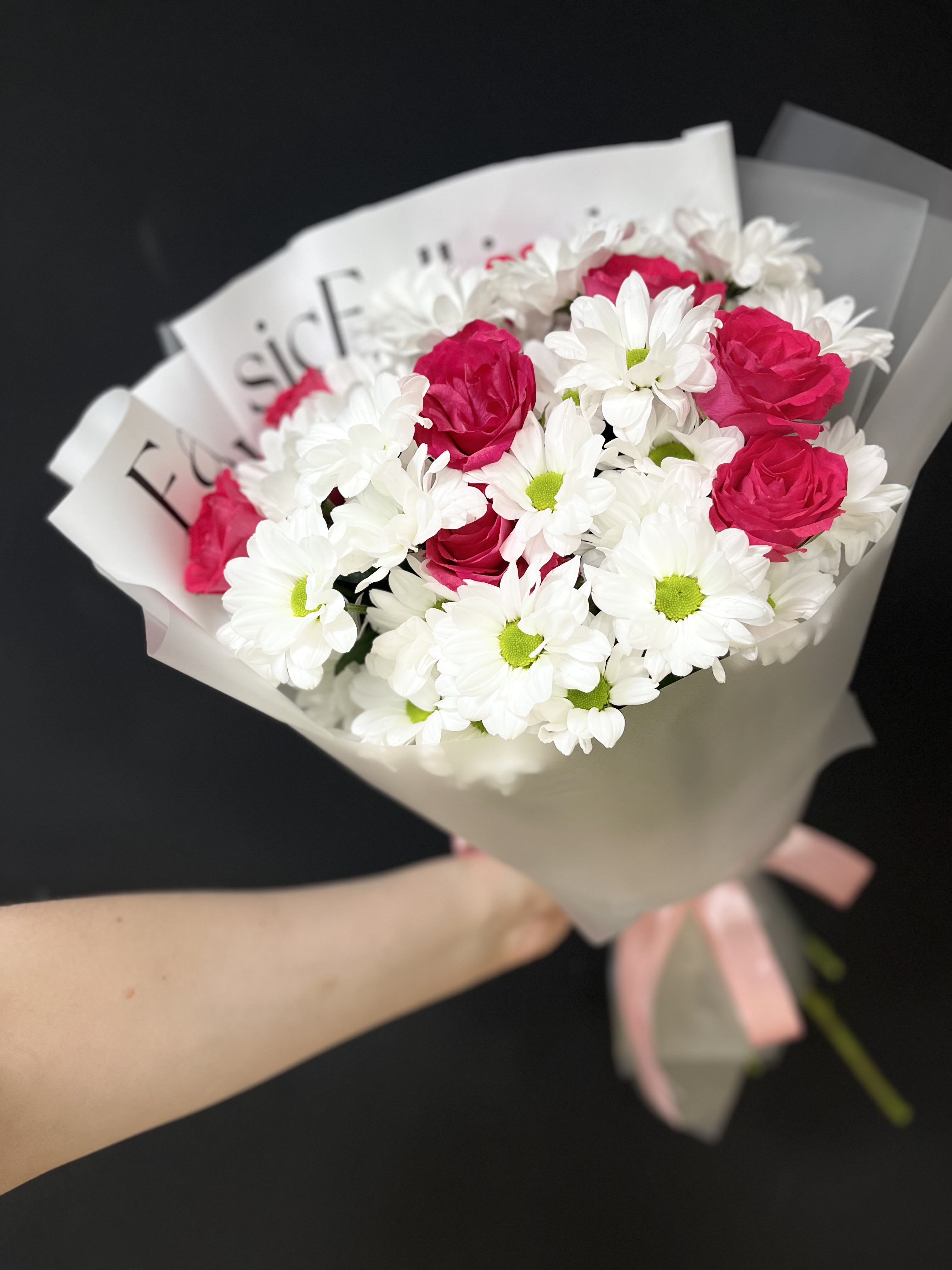 Букет из кустовой хризантемы и роз