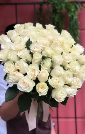 Букет из 51 белой розы «Мондиаль»