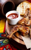 Цыплёнок по-галльски с соусом ткемали