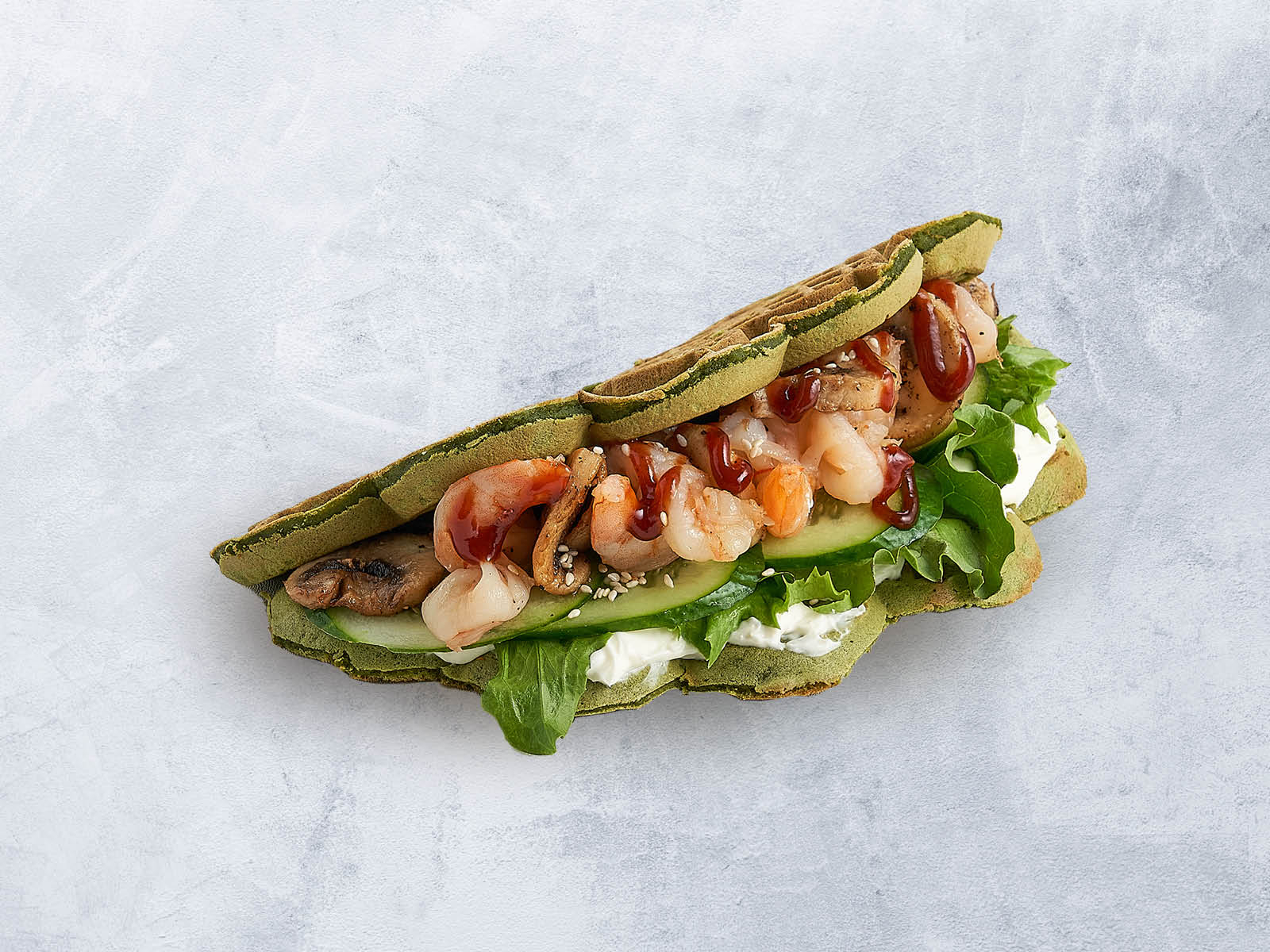 Креветки - терияки на шпинатном.