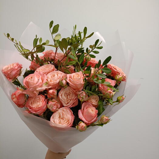 Кустовая пионовидная роза с фисташкой